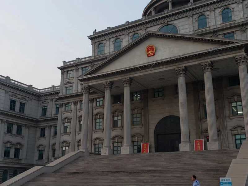 向被害人投案的行為是否認(rèn)定為自首？上海刑事案件知名律師告訴您
