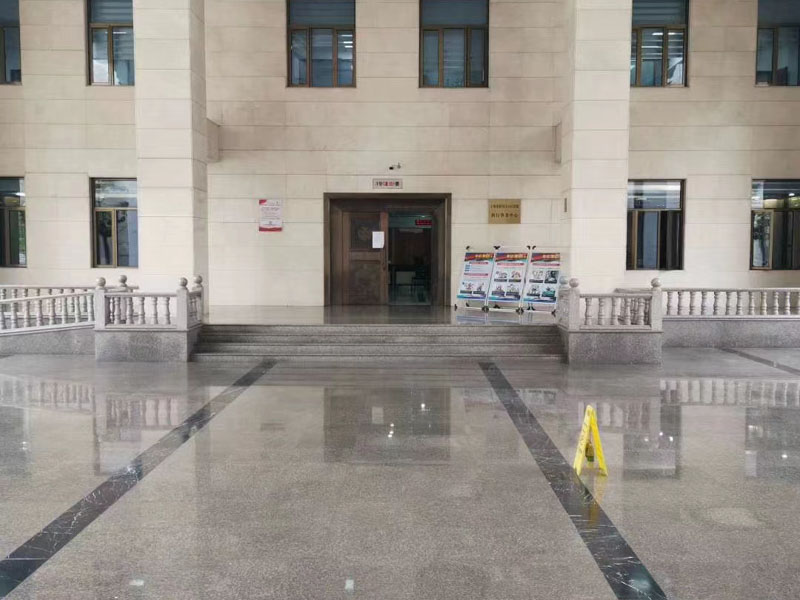 上海找刑事律師來講講在共同搶劫中未在現(xiàn)場的行為人應(yīng)否承擔(dān)責(zé)任