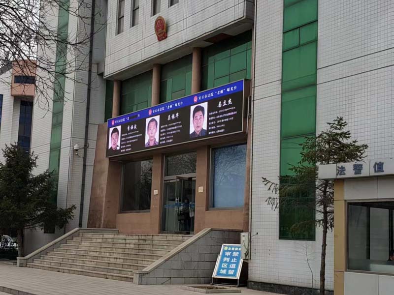 上海刑事辯護大律師來講講持槍搶劫是否屬于搶劫罪的加重情節(jié)