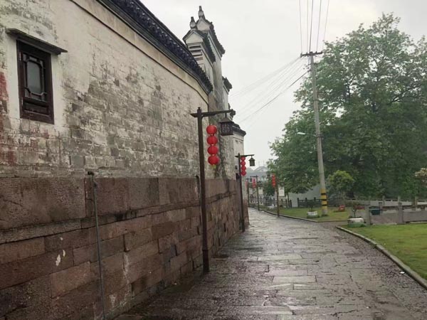 上海知名刑事大律師來講講非法經(jīng)營(yíng)同類營(yíng)業(yè)罪與為親友非法牟利罪之區(qū)分