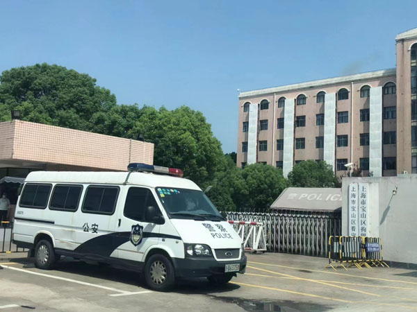 什么情況下構(gòu)成非法低價(jià)轉(zhuǎn)讓國(guó)有土地使用權(quán)罪？追訴標(biāo)準(zhǔn)是什么？看看靜安刑事律師的解答